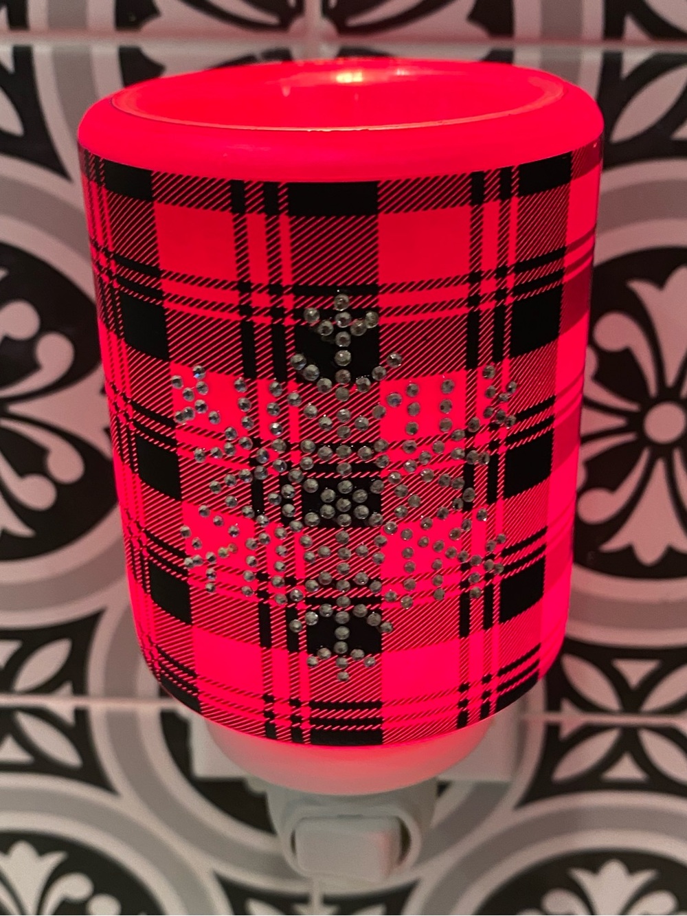 Scentsy Frosted Flannel Mini Wall Warmer Red Black Buffalo Plaid Never Used